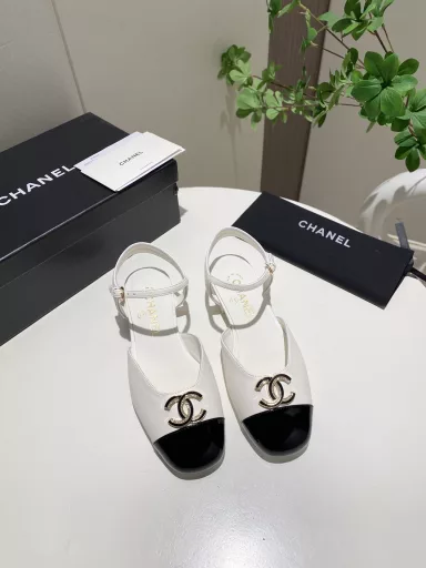 25P double-buckle Mary Jane sandals. Chanel sandals are comfortable and versatile, and full of fashionable lady style.