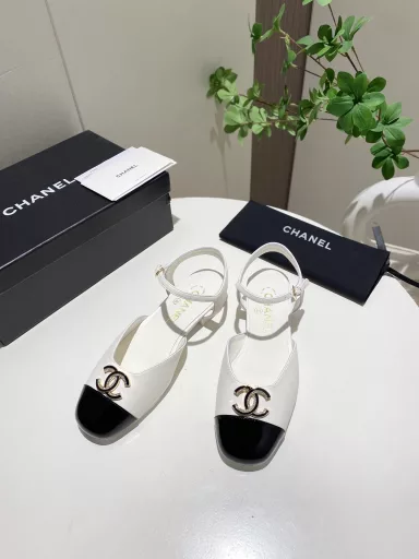 25P double-buckle Mary Jane sandals. Chanel sandals are comfortable and versatile, and full of fashionable lady style.
