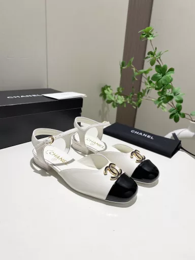 25P double-buckle Mary Jane sandals. Chanel sandals are comfortable and versatile, and full of fashionable lady style.