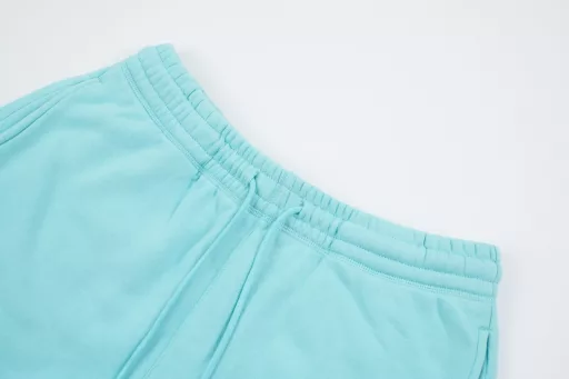 SM 23ss Saint street font print shortsThe fabric is 380G100% cotton,The surface is 36 woven, the bottom is 8 woven, and the lining is half-pulled (plush) fabric.The printing is all done by fully automatic elliptical machine printing glue paste operation.The printing force is evenly distributed without burrs, and the hem is not locked.It is normal for it to roll up automatically after wearing for a period of time.The crotch is spliced ​​with anti-stretching thickened fabric to avoid the problem of crotch bursting.Customized accessories,A full set of accessories for hard cardboard printing tags are available