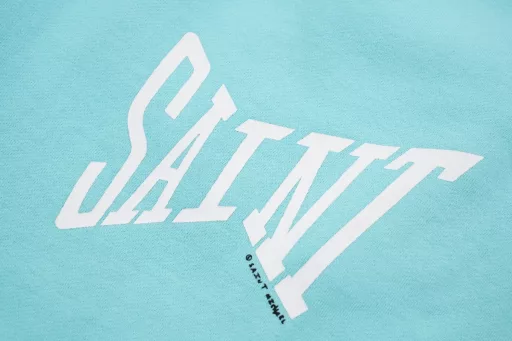 SM 23ss Saint street font print shortsThe fabric is 380G100% cotton,The surface is 36 woven, the bottom is 8 woven, and the lining is half-pulled (plush) fabric.The printing is all done by fully automatic elliptical machine printing glue paste operation.The printing force is evenly distributed without burrs, and the hem is not locked.It is normal for it to roll up automatically after wearing for a period of time.The crotch is spliced ​​with anti-stretching thickened fabric to avoid the problem of crotch bursting.Customized accessories,A full set of accessories for hard cardboard printing tags are available