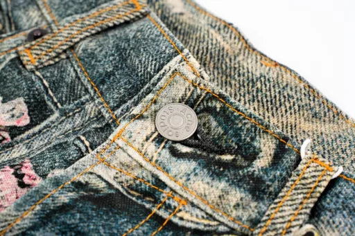 Aikney 1981M candy chain printed denim trousersThis pair of trousers is not real jeans. The denim twill and washed ink splashes on the surface are all printed to look very realistic. The trousers are printed with pure cotton off-white pique, with seasonal optical illusion 