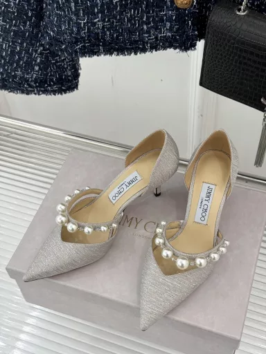 Jimmy Choo 25ss early springNew diamond chain high-heeled sandalsSuperb crystal shoes, so beautiful that you can't take your eyes off themThe shoe shape is very delicate and not too narrow and longThere is enough space inside to allow the toes to relax enoughRhinestones outline a charming arc on the instep, which is simply beautiful360-degree fairy feeling, gorgeous but not exaggerated! !The fabric is made of original custom materialThe lining is imported sheepskinCustomized A-grade Italian leather sole