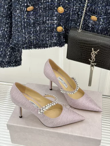 Jimmy Choo classic diamond chainPointed high-heeled slippersSuperb crystal shoes, so beautiful that you can't take your eyes off themThe shoe shape is very delicate and not too narrow and longThere is enough space inside to allow the toes to relax enoughRhinestones outline a charming arc on the instep, which is simply beautiful360-degree fairy feeling, gorgeous but not exaggerated! !The fabric is made of original custom materialThe inner tiptoe is imported sheepskinCustomized A-grade Italian leather sole
