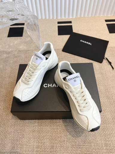 Chanel 25c Early Spring New Dexterity Casual Sports ShoesI highly recommend this season's sports shoes, they are really beautiful.Very light and soft, suitable for those who like mountain climbing and outdoor sports!The upper is made of original customized calfskinThe lining is made of imported mesh material, original molded and customized non-slip outsole