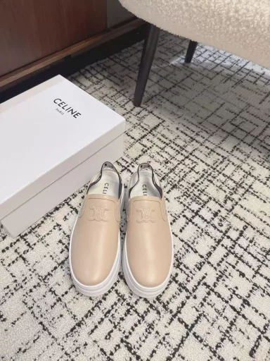 Celine Arc de Triomphe 25ss new spring and summer half-slippersHigh-end feeling, popular item on Instagram, very retro, full of aura, very novel design style, high-end and very comfortable. Height-increasing itemEmbossed Celine logo highlights the brand charm