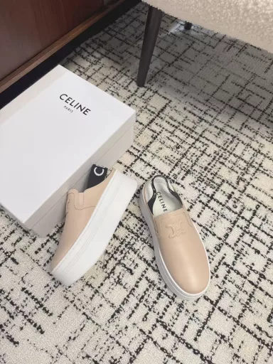 Celine Arc de Triomphe 25ss new spring and summer half-slippersHigh-end feeling, popular item on Instagram, very retro, full of aura, very novel design style, high-end and very comfortable. Height-increasing itemEmbossed Celine logo highlights the brand charm