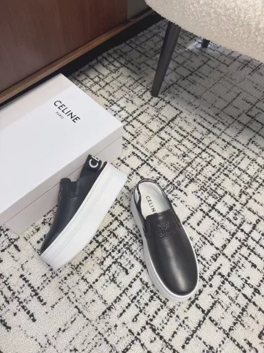 Celine Arc de Triomphe 25ss new spring and summer half-slippersHigh-end feeling, popular item on Instagram, very retro, full of aura, very novel design style, high-end and very comfortable. Height-increasing itemEmbossed Celine logo highlights the brand charm