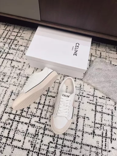 CELINE RUNNER CR-03 sneakers with CELINE logo on tongue and back. CR-03 embossed on the side of sneakersCELINE logo embossed on back and side of shoes. Thick-soled loafers. 2025 spring and summer new style for women. Lace-up with Arc de Triomphe logo. Simple and comfortable, clean and neat, heightening and slimming legs.Whether worn alone or with wide-leg pants, high street and retro. Let's be CELINE girls together.