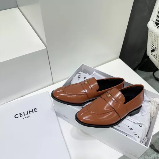 CELINE 25 Spring/Summer classic new vintage Mary Jane retro unisex shoes!A series of loafers from a French Paris fashion design brandFull of classic retro texture. The iconic Arc de Triomphe pin buckle brings a sense of refinement to the wholeThe leather texture is clear and shiny. The texture is sisi!The upper is made of original calf open edge beads,Sheepskin lining for foot paddingThickened leather outsole imported from Italy