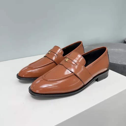 CELINE 25 Spring/Summer classic new vintage Mary Jane retro unisex shoes!A series of loafers from a French Paris fashion design brandFull of classic retro texture. The iconic Arc de Triomphe pin buckle brings a sense of refinement to the wholeThe leather texture is clear and shiny. The texture is sisi!The upper is made of original calf open edge beads,Sheepskin lining for foot paddingThickened leather outsole imported from Italy