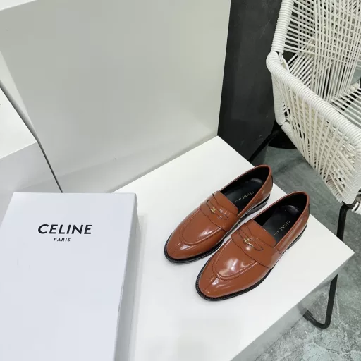 CELINE 25 Spring/Summer classic new vintage Mary Jane retro unisex shoes!A series of loafers from a French Paris fashion design brandFull of classic retro texture. The iconic Arc de Triomphe pin buckle brings a sense of refinement to the wholeThe leather texture is clear and shiny. The texture is sisi!The upper is made of original calf open edge beads,Sheepskin lining for foot paddingThickened leather outsole imported from Italy