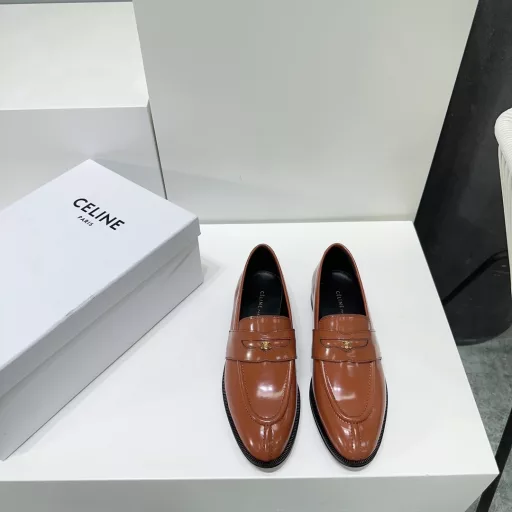CELINE 25 Spring/Summer classic new vintage Mary Jane retro unisex shoes!A series of loafers from a French Paris fashion design brandFull of classic retro texture. The iconic Arc de Triomphe pin buckle brings a sense of refinement to the wholeThe leather texture is clear and shiny. The texture is sisi!The upper is made of original calf open edge beads,Sheepskin lining for foot paddingThickened leather outsole imported from Italy