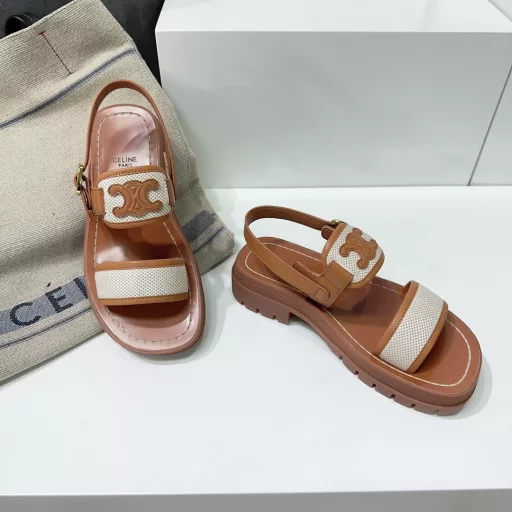 Celine's latest 2025 spring and summer Arc de Triomphe hardware buckle platform thick-soled fashionable Roman sandals✔️Paired with socks in summer, it's absolutely amazing‼ ️‼ ️Original purchase and development, still the highest output to restore the original!The upper is made of original calfskin, the inner sheepskin, and the original combination mold rubber outsole‼ ️