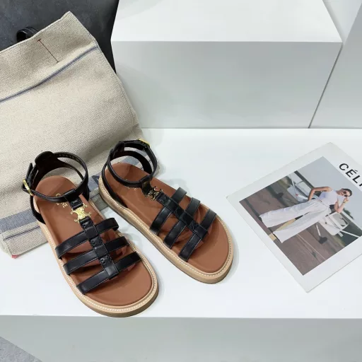 Celine's latest 2025 spring and summer Arc de Triomphe hardware buckle platform thick-soled fashionable Roman sandals✔️Paired with socks in summer, it's absolutely amazing‼ ️‼ ️Original purchase and development, still the highest output to restore the original!The upper is made of original calfskin, the inner sheepskin, and the original combination mold rubber outsole‼ ️