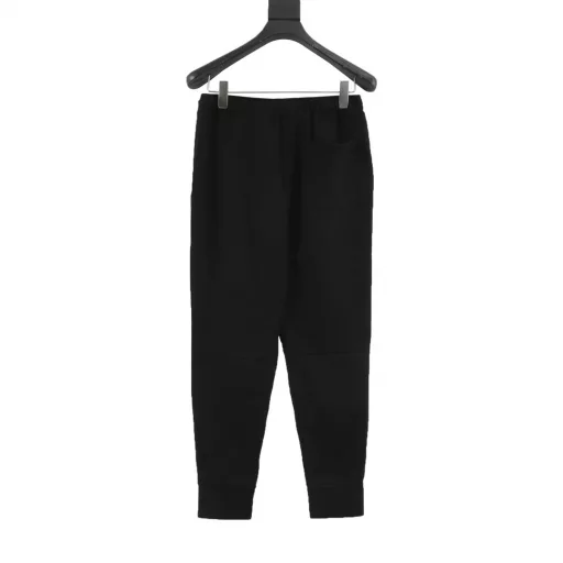 LACOSTE Crocodile Basic Logo Drawstring Sweatpants for Men and Women 380g Cotton Fabric More comfortable and less bulky than ordinary fabrics Customized fabric Classic crocodile embroidered logo Elastic cuffs Drawstring elastic waist Complete accessories Basic all-match style