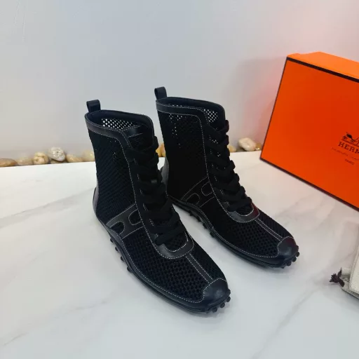 Herms Hermes💝💝💝 top version original 1:1 development this year H short boots out of less, but each one is classic. This one is no exception with javascript:; With a long last gives a very different feeling! Walking is also very stable, you will not feel tired at all, and the pointed thin heel design matches the classic fashion original metal fasteners