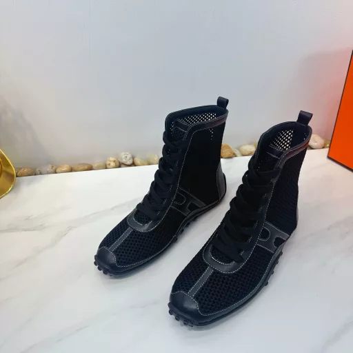 Herms Hermes💝💝💝 top version original 1:1 development this year H short boots out of less, but each one is classic. This one is no exception with javascript:; With a long last gives a very different feeling! Walking is also very stable, you will not feel tired at all, and the pointed thin heel design matches the classic fashion original metal fasteners