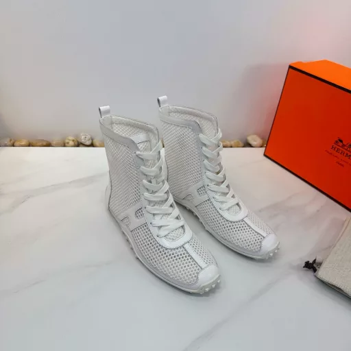 Herms Hermes💝💝💝 top version original 1:1 development this year H short boots out of less, but each one is classic. This one is no exception with javascript:; With a long last gives a very different feeling! Walking is also very stable, you will not feel tired at all, and the pointed thin heel design matches the classic fashion original metal fasteners
