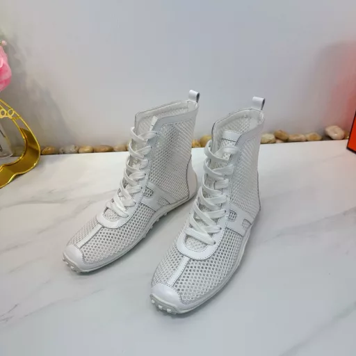 Herms Hermes💝💝💝 top version original 1:1 development this year H short boots out of less, but each one is classic. This one is no exception with javascript:; With a long last gives a very different feeling! Walking is also very stable, you will not feel tired at all, and the pointed thin heel design matches the classic fashion original metal fasteners