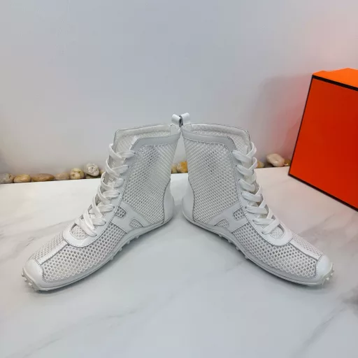 Herms Hermes💝💝💝 top version original 1:1 development this year H short boots out of less, but each one is classic. This one is no exception with javascript:; With a long last gives a very different feeling! Walking is also very stable, you will not feel tired at all, and the pointed thin heel design matches the classic fashion original metal fasteners