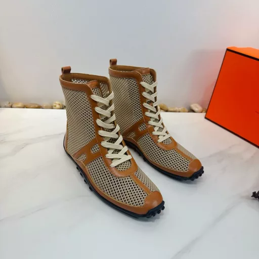 Herms Hermes💝💝💝 top version original 1:1 development this year H short boots out of less, but each one is classic. This one is no exception with javascript:; With a long last gives a very different feeling! Walking is also very stable, you will not feel tired at all, and the pointed thin heel design matches the classic fashion original metal fasteners