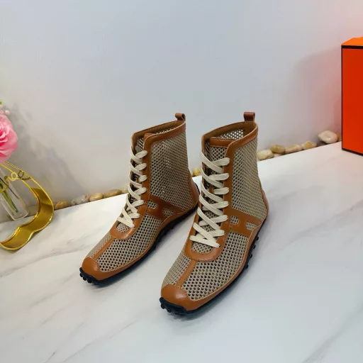 Herms Hermes💝💝💝 top version original 1:1 development this year H short boots out of less, but each one is classic. This one is no exception with javascript:; With a long last gives a very different feeling! Walking is also very stable, you will not feel tired at all, and the pointed thin heel design matches the classic fashion original metal fasteners
