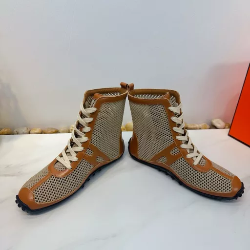 Herms Hermes💝💝💝 top version original 1:1 development this year H short boots out of less, but each one is classic. This one is no exception with javascript:; With a long last gives a very different feeling! Walking is also very stable, you will not feel tired at all, and the pointed thin heel design matches the classic fashion original metal fasteners