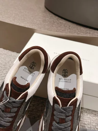 Brunello Cucinelli's new BC Classic Casual sneaker collectionBC is a well-known Italian brand, minimalist style, retro and advanced! Simple and atmospheric, belongs to the very durable style! The king of senior everything, feet feel very good and comfortable! Super versatile! Super durable! It is suitable for spring, summer, autumn and winter all year round