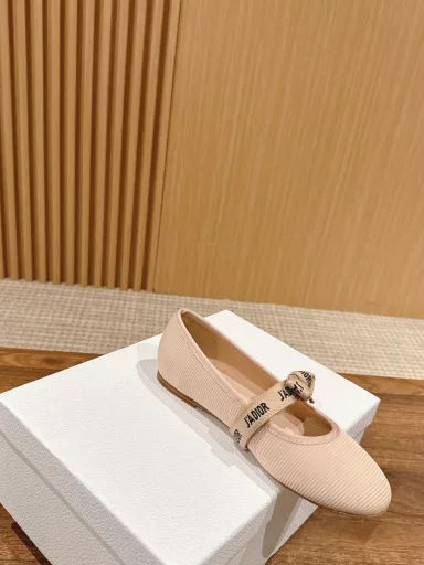 Dior classic ballet shoes inspired by the world of dance simple round head design with J 'Adior embroidered bow decoration full of girly elegance and fairy tale cotton sheepskin inner side with comfortable stretch lace-up Italian A-grade leather sole with A fairy full of girly beauty