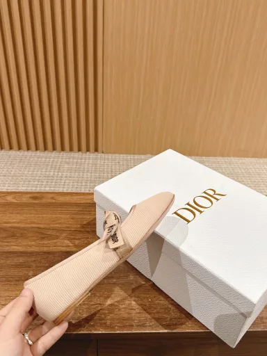 Dior classic ballet shoes inspired by the world of dance simple round head design with J 'Adior embroidered bow decoration full of girly elegance and fairy tale cotton sheepskin inner side with comfortable stretch lace-up Italian A-grade leather sole with A fairy full of girly beauty