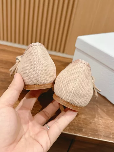 Dior classic ballet shoes inspired by the world of dance simple round head design with J 'Adior embroidered bow decoration full of girly elegance and fairy tale cotton sheepskin inner side with comfortable stretch lace-up Italian A-grade leather sole with A fairy full of girly beauty