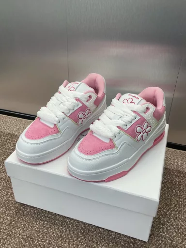 WEFLOWER 2025 spring and summer high set series show new lace-up casual sports couple small white shoes star with letter logo thick bottom round head color skateboard women's shoesMaterial: Upper imported microfiber upper + environmentally friendly breathable mesh inner + original mold outsole