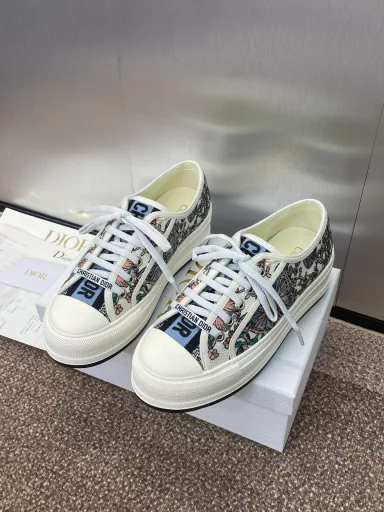 Dior 2024 early spring the latest couple of thick sole lace-up low-top casual shoes Walk 'n Dior Oblique hidden flower letter logo jacquard embroidery pattern matching canvas sports shoes the highest version on the marketMaterial: Original imported environmental protection embroidery upper + water dyed sheepskin inner + high elastic Logo foam pasted cowhide foot pad + original mold Tpu outsole