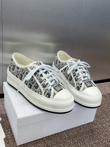 Dior 2024 early spring the latest couple of thick sole lace-up low-top casual shoes Walk 'n Dior Oblique hidden flower letter logo jacquard embroidery pattern matching canvas sports shoes the highest version on the marketMaterial: Original imported environmental protection embroidery upper + water dyed sheepskin inner + high elastic Logo foam pasted cowhide foot pad + original mold Tpu outsole