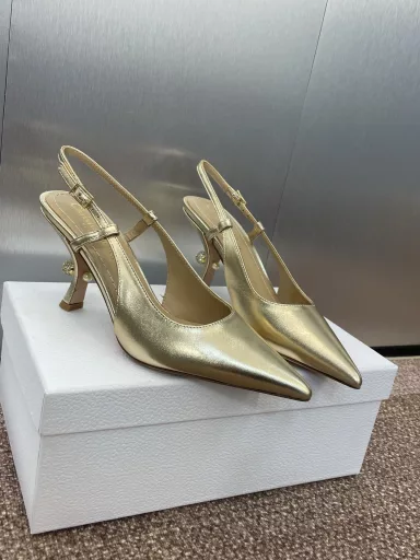 Dior 2025 spring and summer catwalk new Tribales series of women's shoes CD star the same fashion pointed pearl letter logo hardware button high heel Muller slippers market top high-end versionMaterial: Original custom imported metal sheepskin upper + water dyed sheepskin inner cushion + original mold pearl hardware buckle + Italian leather outsole