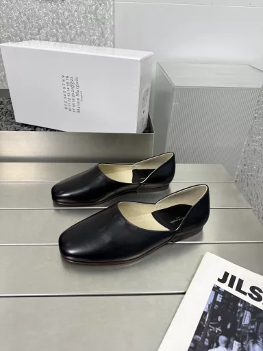 MM6 Margiela 25ss Spring/Summer slip-on loafers ballet shoesComfort It goes without saying that the silhouette of the original fabric and the collage of contrasting materials are the expected features of MM6 Maison Magical