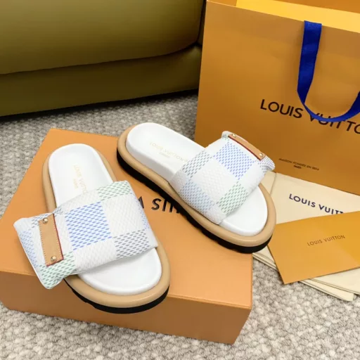 Louis vuitto… n ss24 new arrival ~LV Donkey Home 2024 spring Summer down Velcro Slippers New!Inside filled with 90 white duck down, soft and comfortable, excellent resilience!The sole is made of high density foam material, very light, and the lining and foot pad are made of lambskin material