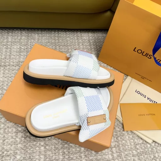Louis vuitto… n ss24 new arrival ~LV Donkey Home 2024 spring Summer down Velcro Slippers New!Inside filled with 90 white duck down, soft and comfortable, excellent resilience!The sole is made of high density foam material, very light, and the lining and foot pad are made of lambskin material