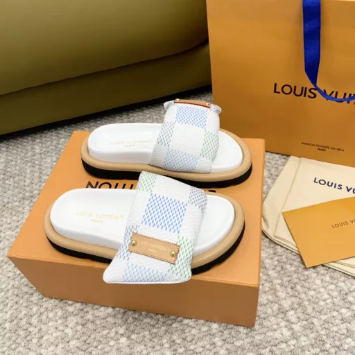 Louis vuitto… n ss24 new arrival ~LV Donkey Home 2024 spring Summer down Velcro Slippers New!Inside filled with 90 white duck down, soft and comfortable, excellent resilience!The sole is made of high density foam material, very light, and the lining and foot pad are made of lambskin material