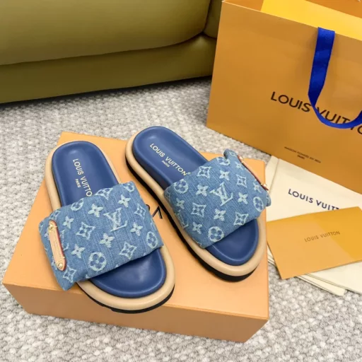 Louis vuitto… n ss24 new arrival ~LV Donkey Home 2024 spring Summer down Velcro Slippers New!Inside filled with 90 white duck down, soft and comfortable, excellent resilience!The sole is made of high density foam material, very light, and the lining and foot pad are made of lambskin material