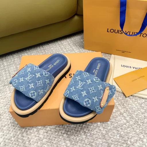 Louis vuitto… n ss24 new arrival ~LV Donkey Home 2024 spring Summer down Velcro Slippers New!Inside filled with 90 white duck down, soft and comfortable, excellent resilience!The sole is made of high density foam material, very light, and the lining and foot pad are made of lambskin material