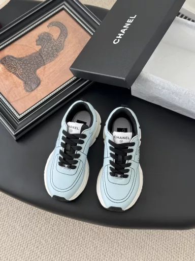 Chanel 25C new silver horn King sports casual shoesYou can't go wrong with a pair of little white shoesThe color contrast is so vibrantSide embossed logo on the foot is very elegantVamp original custom material original outsole