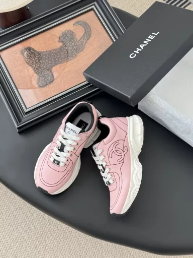 Chanel 25C new silver horn King sports casual shoesYou can't go wrong with a pair of little white shoesThe color contrast is so vibrantSide embossed logo on the foot is very elegantVamp original custom material original outsole