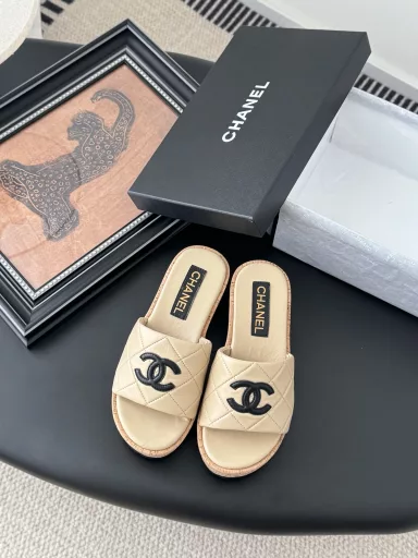 Chanel 25C new wedge slippers seriesSlip-on series 🤷Original sheepskin outsole with cowhide lining