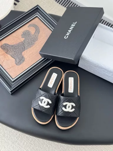 Chanel 25C new wedge slippers seriesSlip-on series 🤷Original sheepskin outsole with cowhide lining