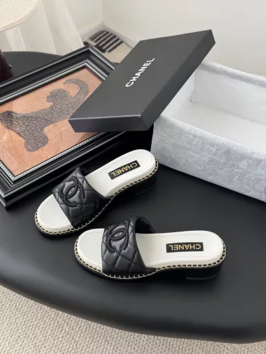 Chanel 25P new diamond chain slippersThe thick 4cm heel is very comfortable and completely free of foot jamsLeather outsole with cowhide lining