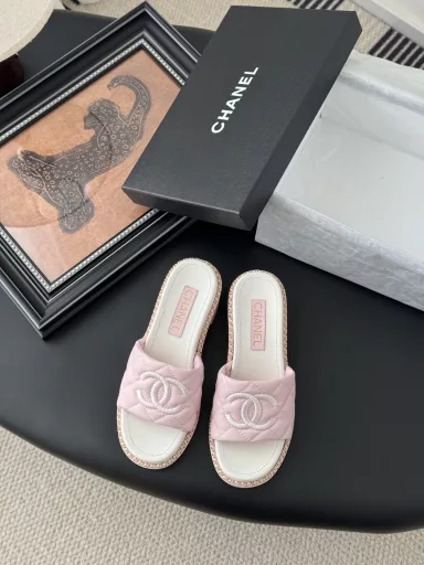 Chanel 25P new diamond chain slippersThe thick 4cm heel is very comfortable and completely free of foot jamsLeather outsole with cowhide lining