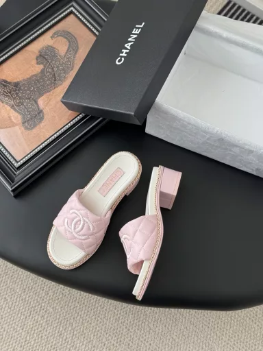 Chanel 25P new diamond chain slippersThe thick 4cm heel is very comfortable and completely free of foot jamsLeather outsole with cowhide lining