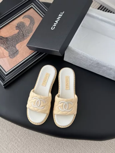 Chanel 25P new diamond chain slippersThe thick 4cm heel is very comfortable and completely free of foot jamsLeather outsole with cowhide lining